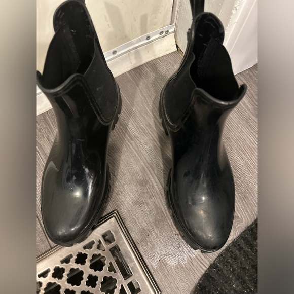 Ardene Chunky Chelsea Rain Boots in Black, Size 8 - Picture 2 of 5